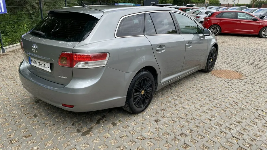 TOYOTA Avensis -