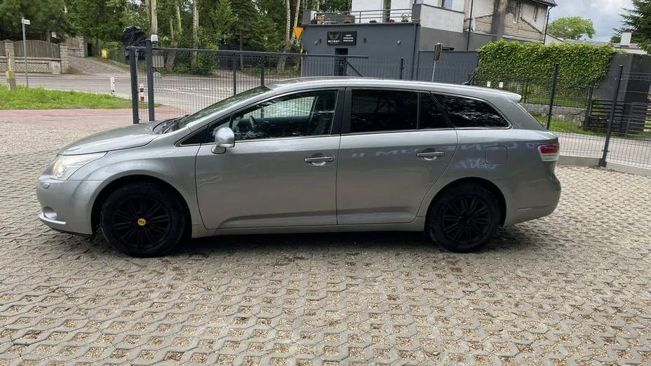 TOYOTA Avensis -