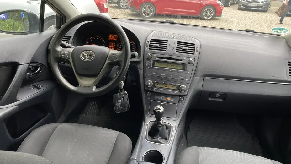 TOYOTA Avensis -
