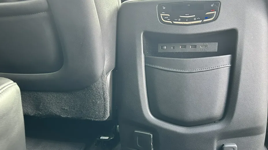 CADILLAC Escalade -