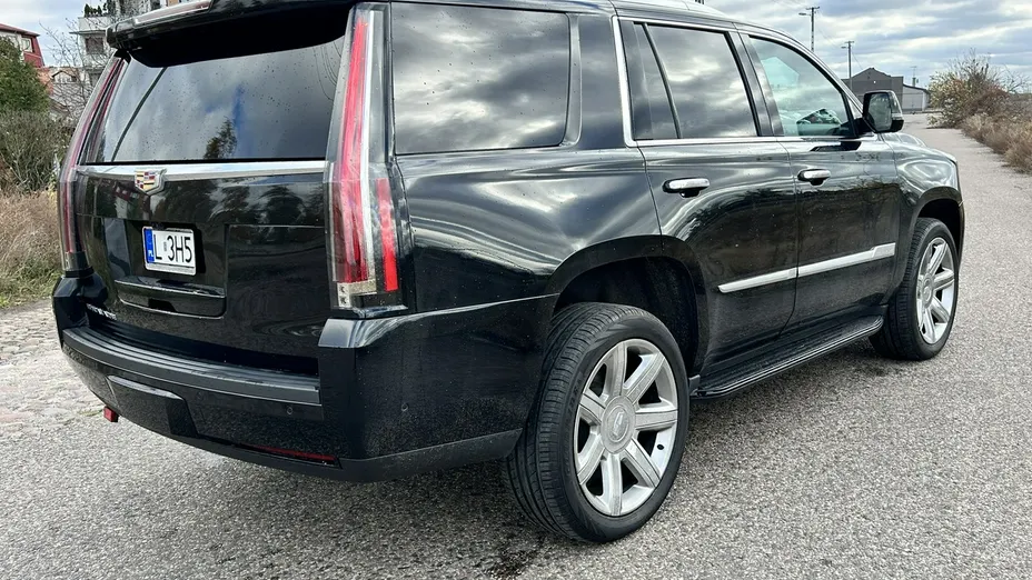 CADILLAC Escalade -