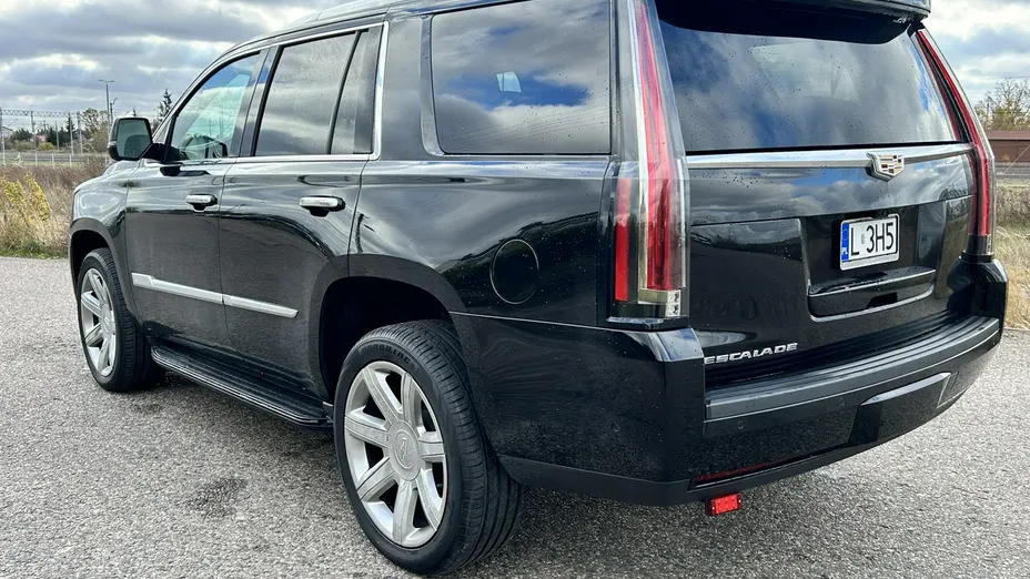 CADILLAC Escalade -
