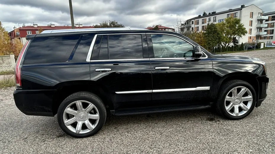 CADILLAC Escalade -