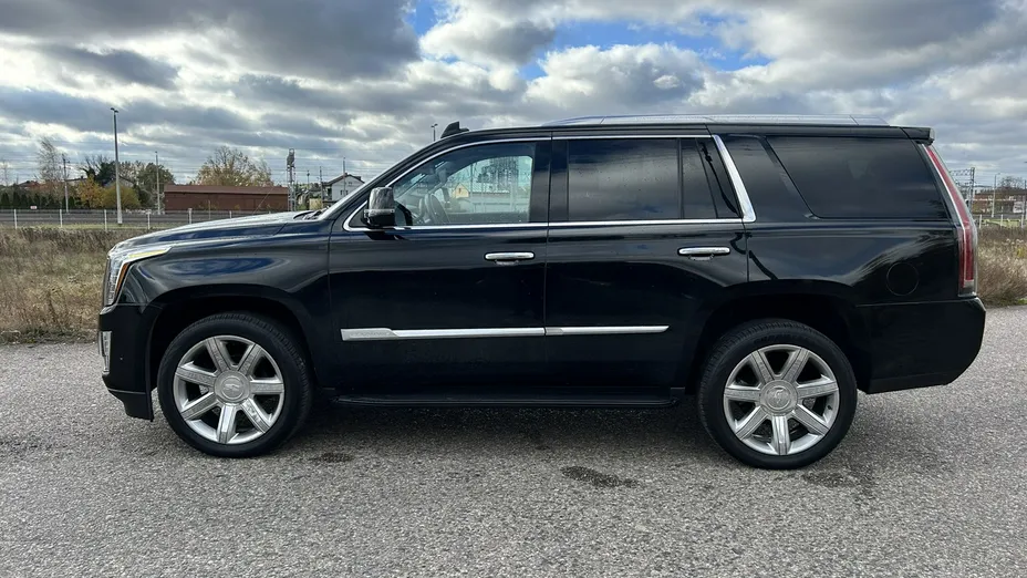 CADILLAC Escalade -