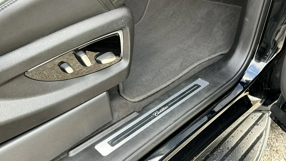 CADILLAC Escalade -