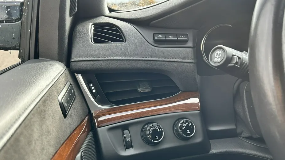 CADILLAC Escalade -