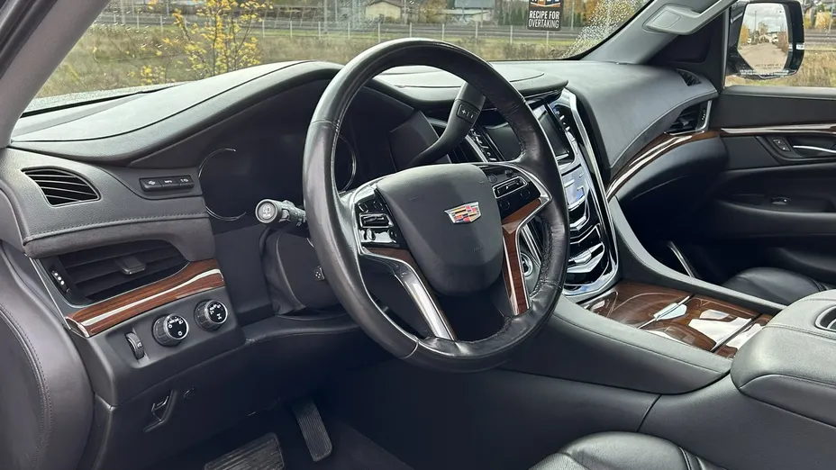 CADILLAC Escalade -
