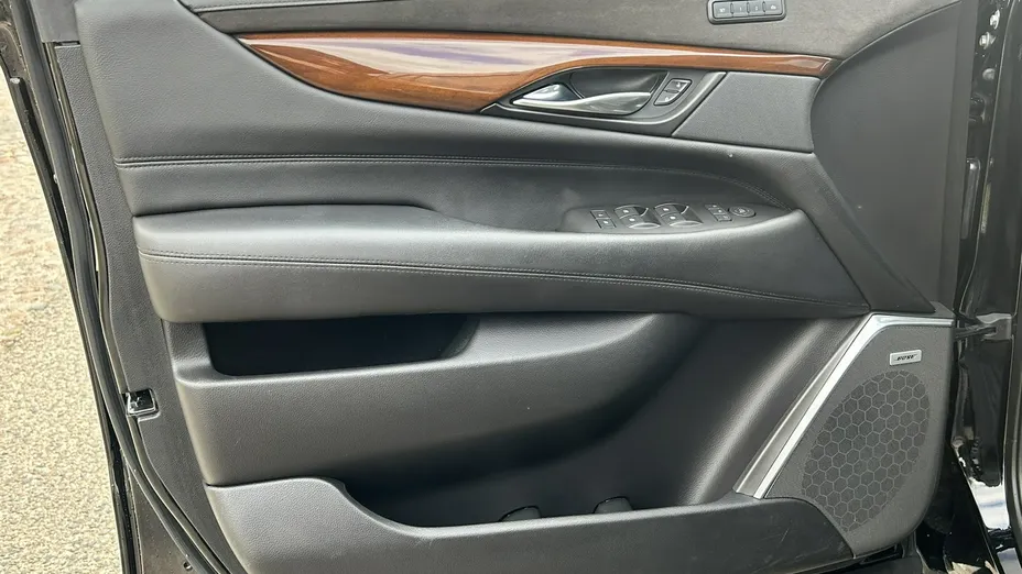CADILLAC Escalade -