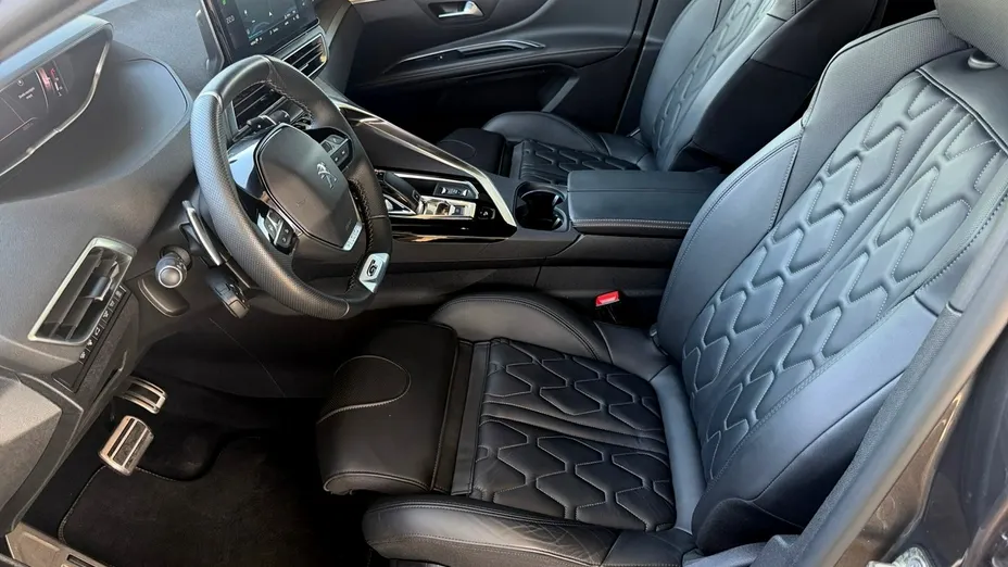 PEUGEOT 5008 -