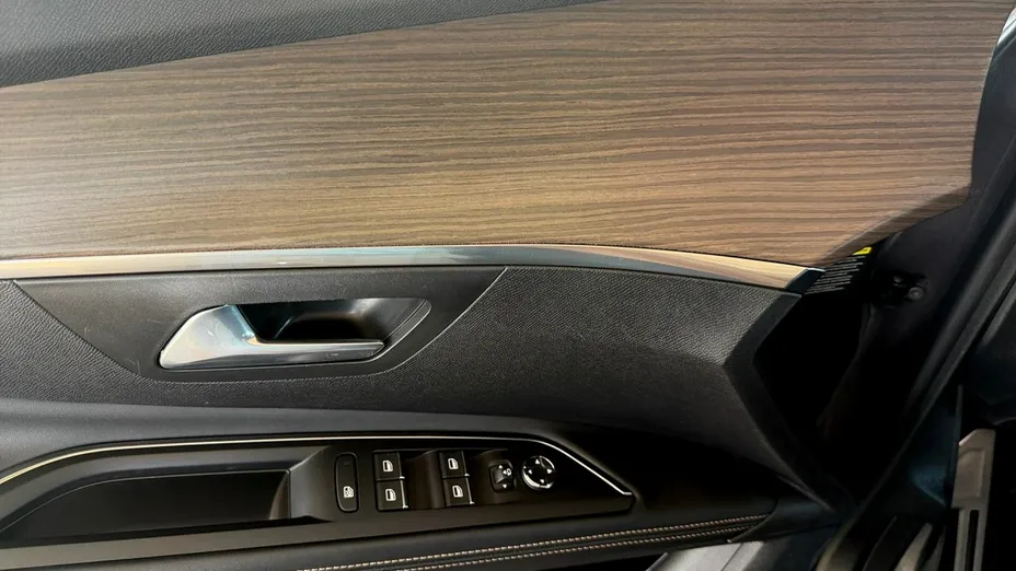 PEUGEOT 5008 -