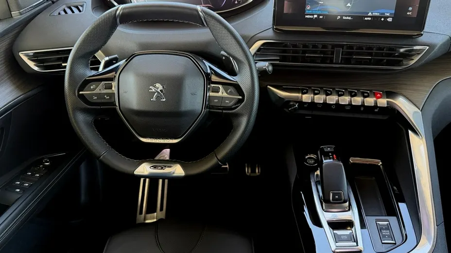 PEUGEOT 5008 -