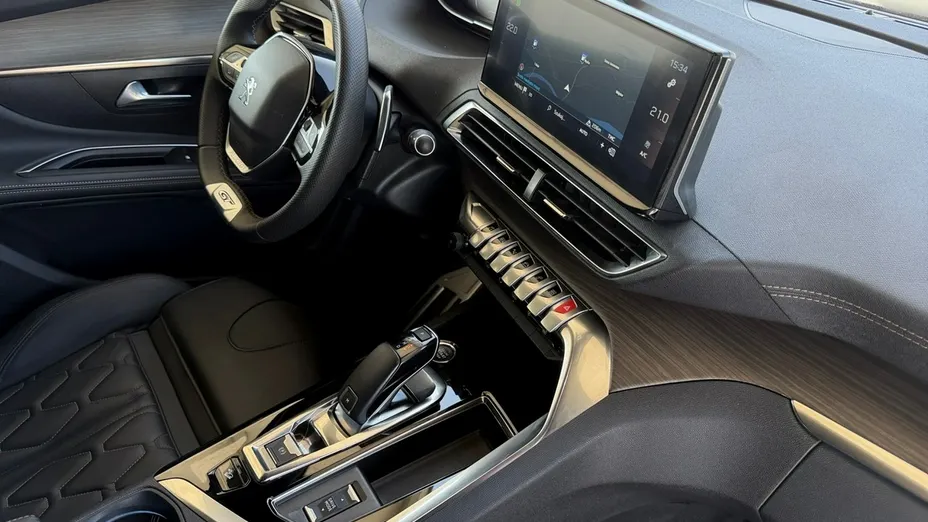 PEUGEOT 5008 -