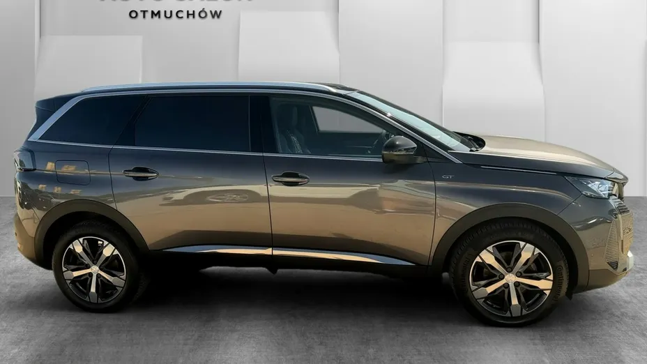 PEUGEOT 5008 -
