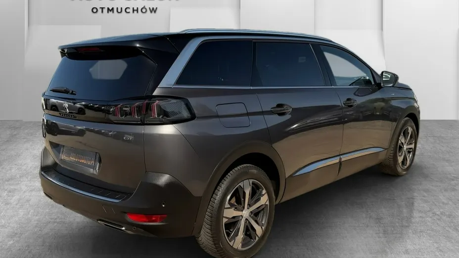 PEUGEOT 5008 -
