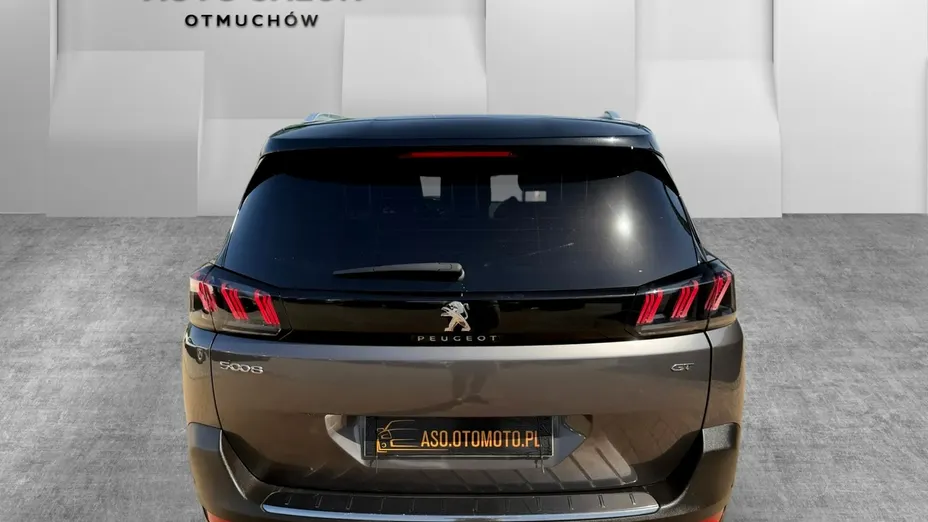 PEUGEOT 5008 -