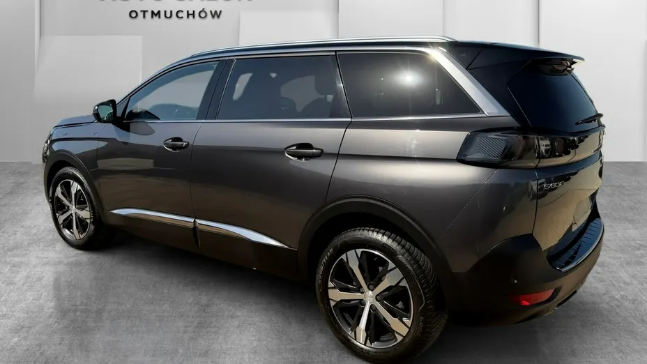 PEUGEOT 5008 -