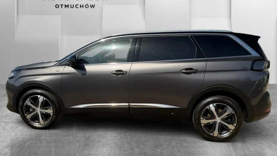 PEUGEOT 5008 -