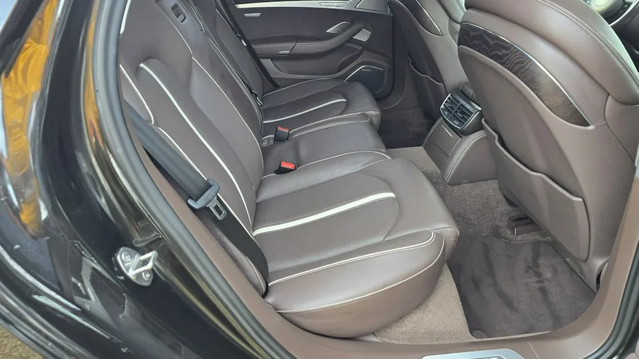 AUDI A8 -