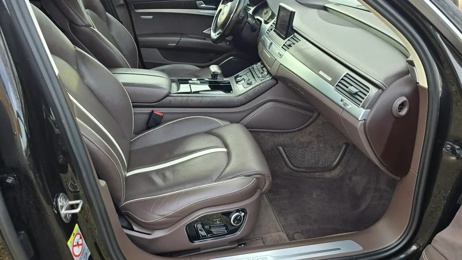 AUDI A8 -