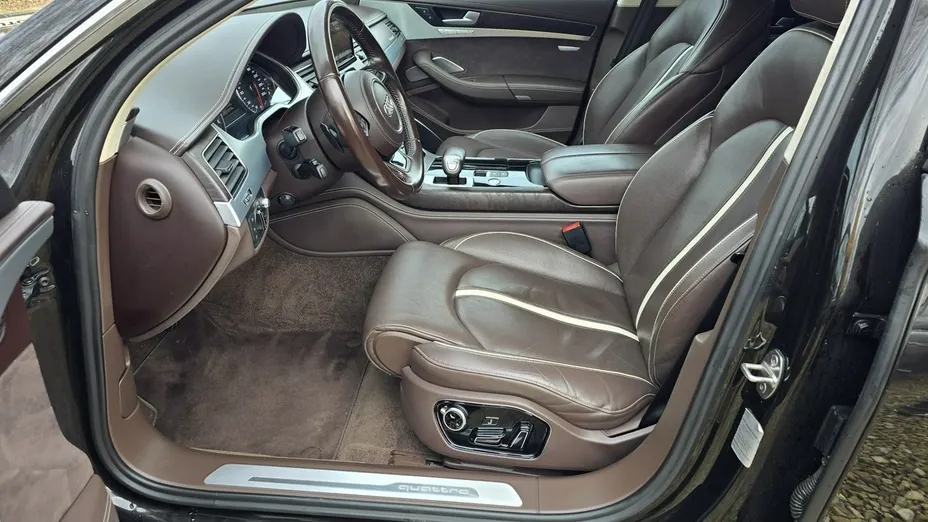 AUDI A8 -
