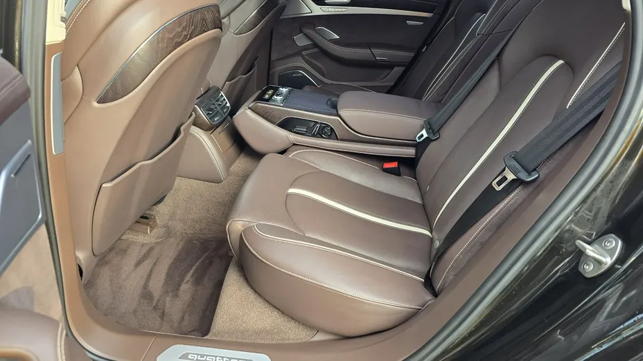 AUDI A8 -