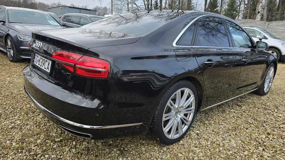 AUDI A8 -