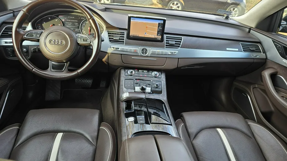 AUDI A8 -
