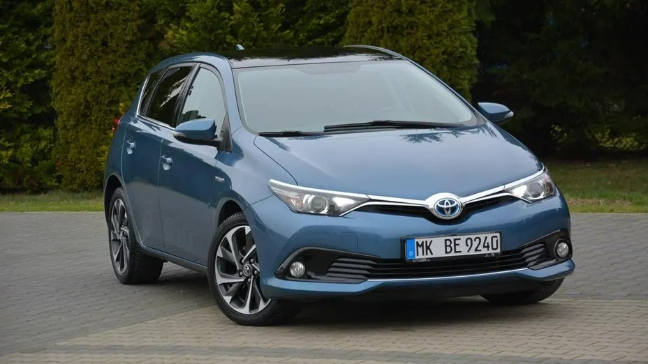 TOYOTA Auris -