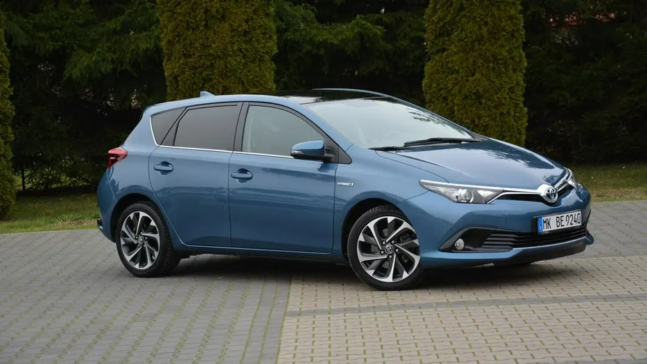 TOYOTA Auris -