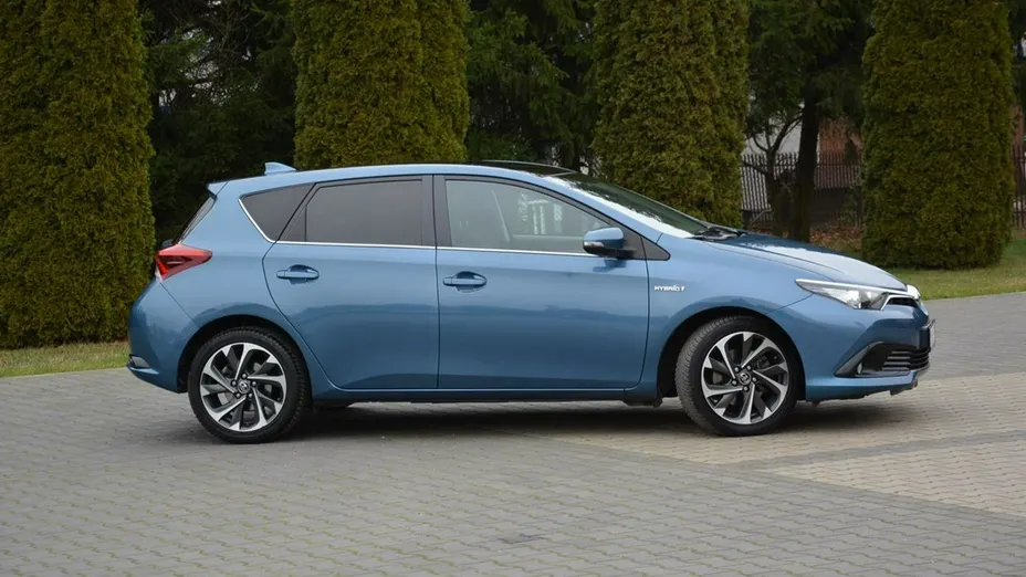 TOYOTA Auris -