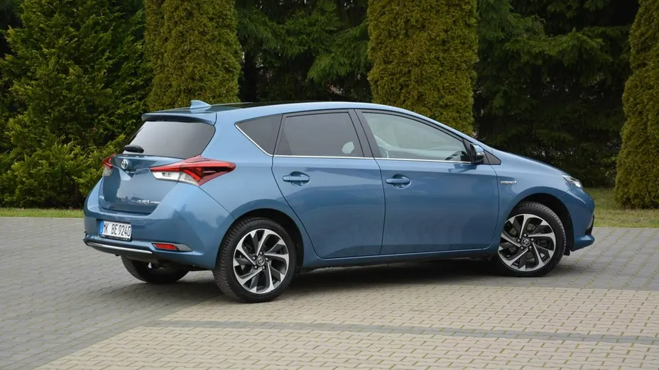 TOYOTA Auris -