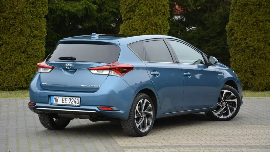 TOYOTA Auris -