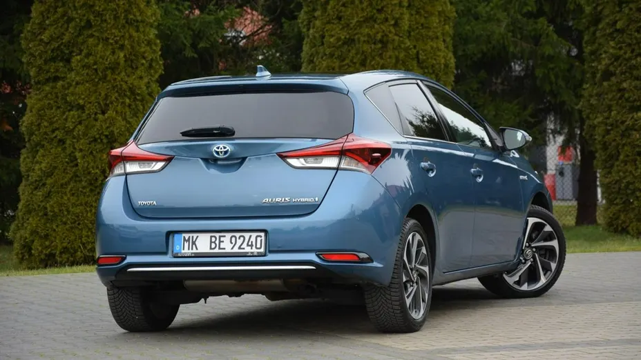TOYOTA Auris -