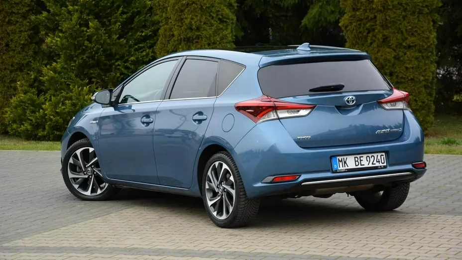 TOYOTA Auris -