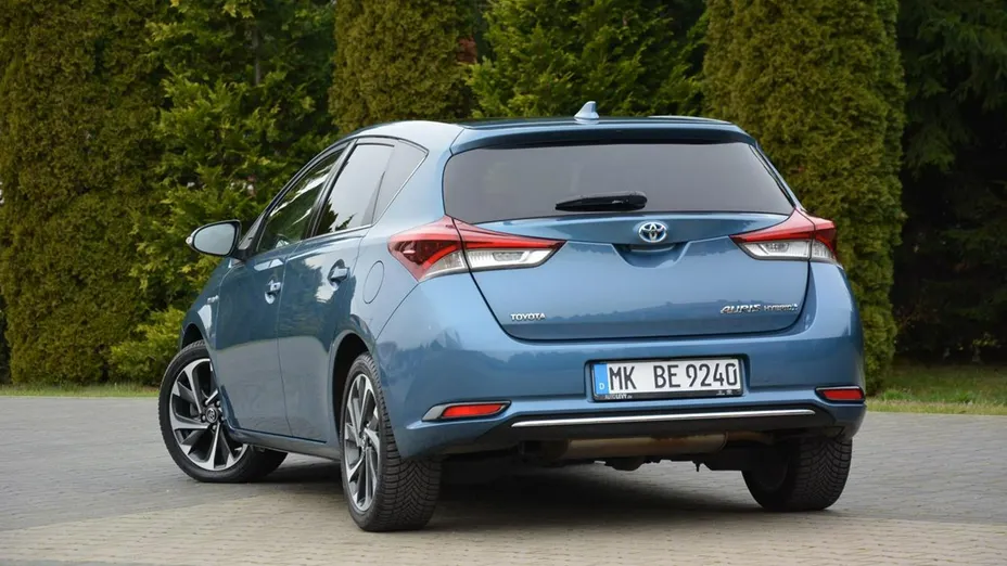 TOYOTA Auris -