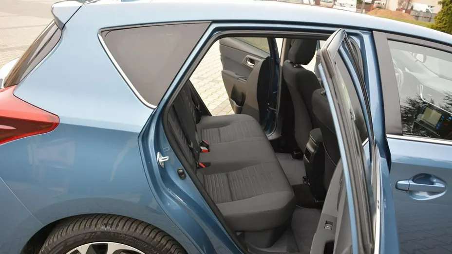 TOYOTA Auris -