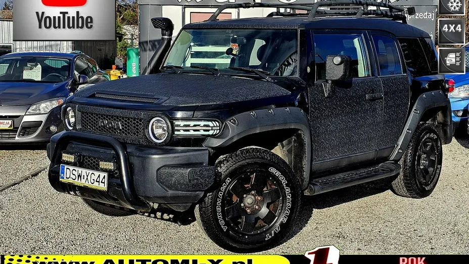 TOYOTA FJ Cruiser -