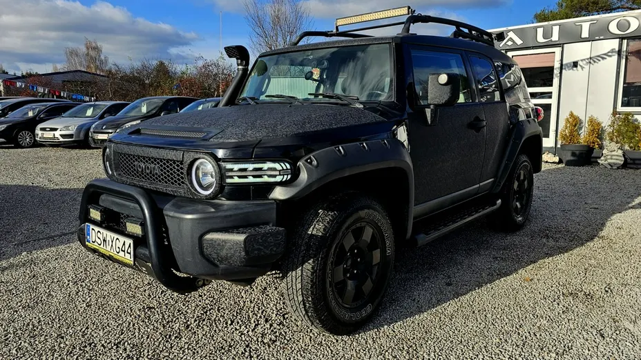 TOYOTA FJ Cruiser -
