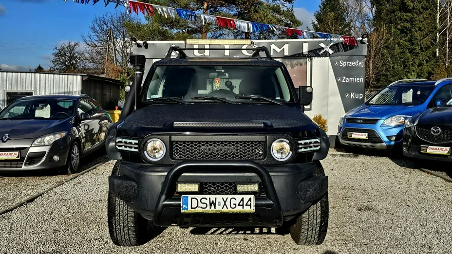 TOYOTA FJ Cruiser -