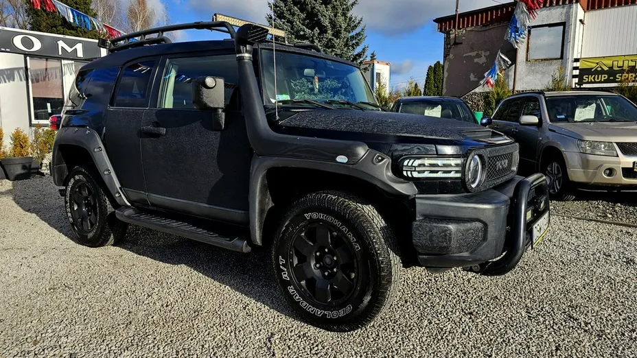 TOYOTA FJ Cruiser -