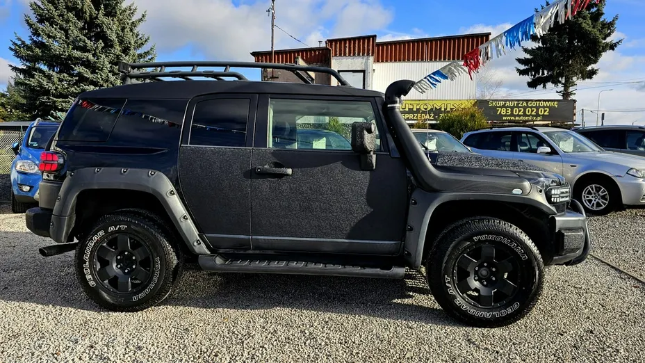 TOYOTA FJ Cruiser -
