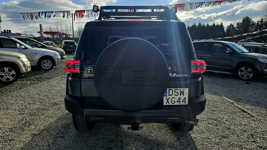 TOYOTA FJ Cruiser -