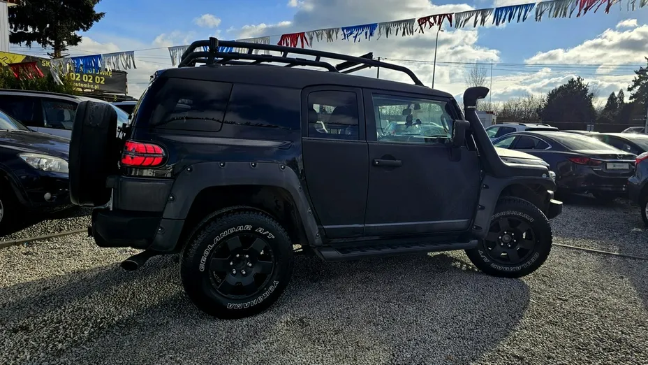 TOYOTA FJ Cruiser -