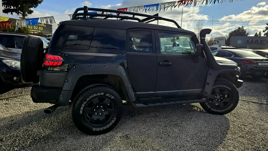 TOYOTA FJ Cruiser -