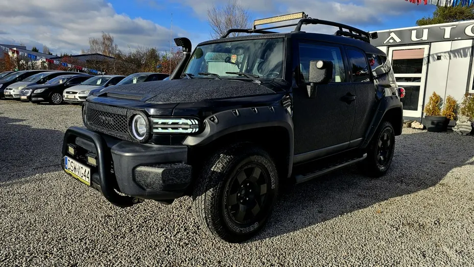 TOYOTA FJ Cruiser -