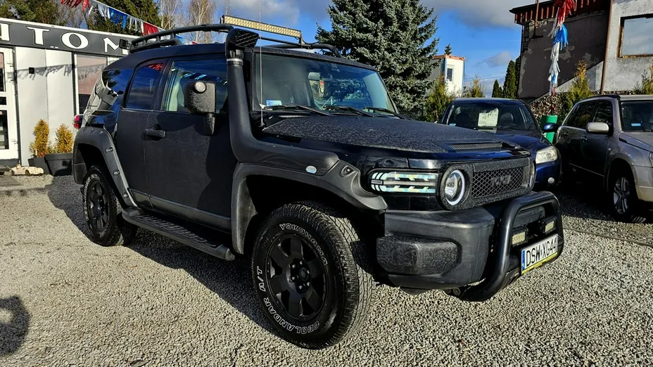 TOYOTA FJ Cruiser -