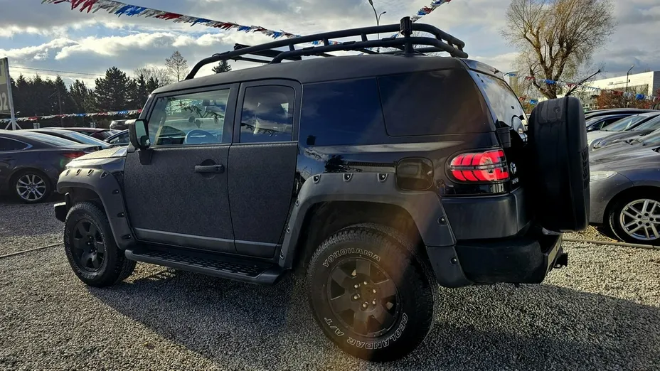 TOYOTA FJ Cruiser -