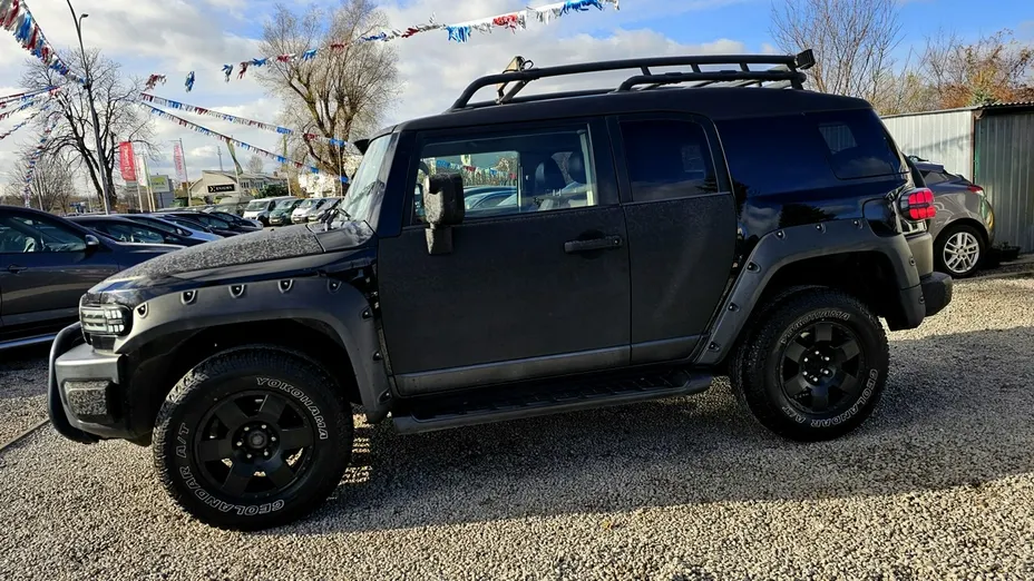 TOYOTA FJ Cruiser -