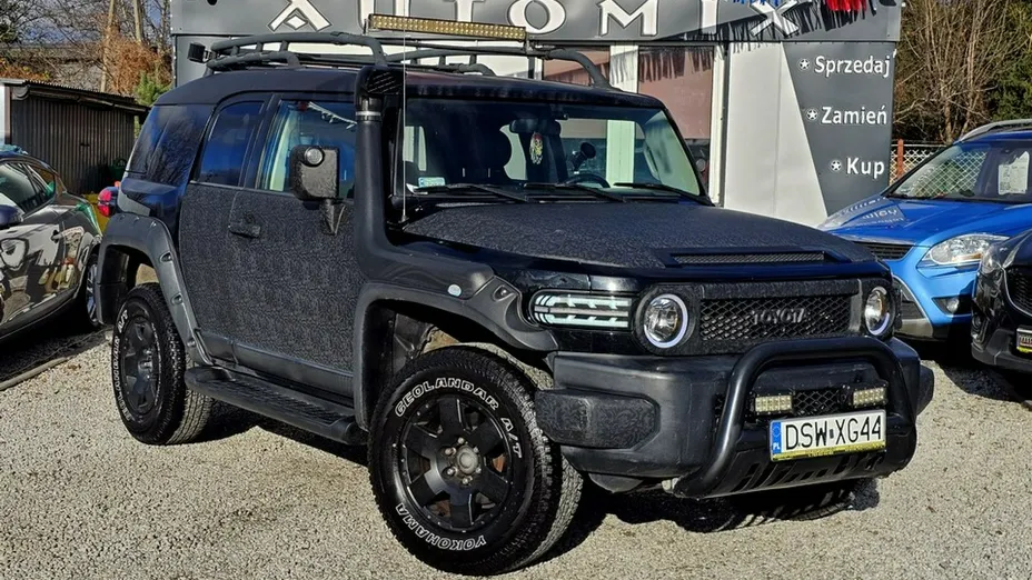 TOYOTA FJ Cruiser -