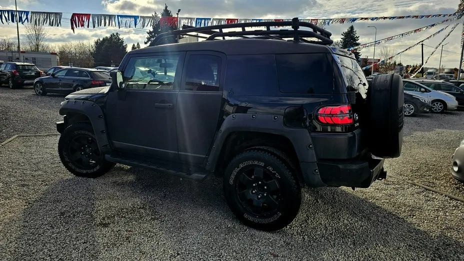 TOYOTA FJ Cruiser -